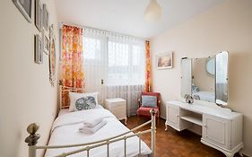 Old Town 3-Bedroom Apartment By Bookinghost